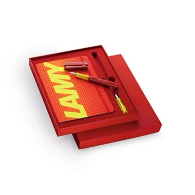Abbildung von LAMY AL star Set leichter Füllhalter aus Aluminium in glossy red mit ergonomischem Griff und polierter Stahlfeder Stichbreite F paper Softcover Notizbuch A5 red, inkl. Geschenkbox