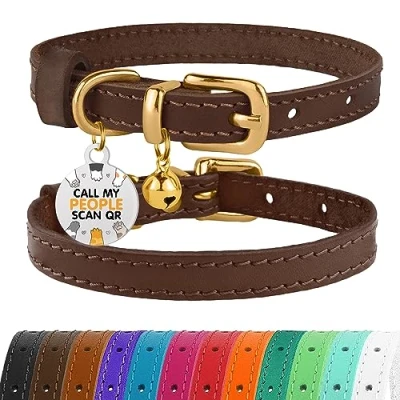 Abbildung von BRONZEDOG Katzenhalsband aus Leder mit Glöckchen, Nicht abreißbar, QR Tag für Mädchen und Jungen (Dunkelbraun Gold, 23 28 cm)