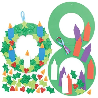 Abbildung von Baker Ross FE916 Adventskranz Schaumstoff Bastelset 3er Pack, Festliche Kreativsets und Bastelbedarf zum Basteln Dekorieren zur Weihnachtszeit, Moosgummibastelsets für Kinder
