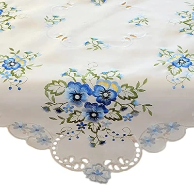 Abbildung von matches21 Tischdecke Mitteldecke Stiefmütterchen Blumen Frühling Tischwäsche weiß Stick blau 1 STK 85x85 cm Polyester