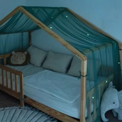 Abbildung von lilimaus Hausbett Himmel mit leuchtenden Sternen Betthimmel Deko Geschenk Mädchen &amp; Jungen Himmelbett Vorhänge für 90x200 120x200 Kinderbetten Leuchtsterne Kinderzimmer