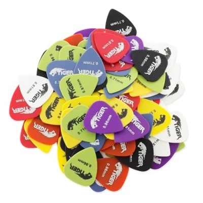 Abbildung von TIGER AP100A Pack mit 100 Gitarren Picks Plektren für Akustische/Klassische Elektrische und Bass Verschiedene Stärken Light/Medium/Heavy 0,58mm/0,71mm/0,81mm/0,96 mm Gemischte Farben