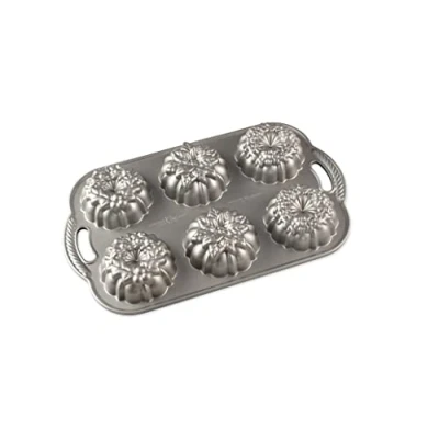 Abbildung von Nordic Ware Backform Wreathlettes Pan 6 Stücke