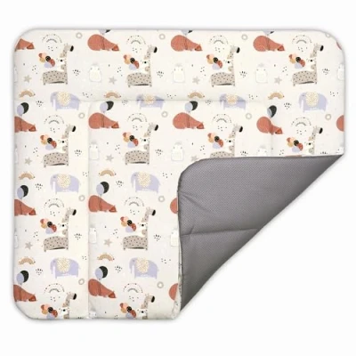 Abbildung von BONKY® Wickelauflage 85x72 cm aus hautfreundlicher Baumwolle Wickelunterlage mit rutschfeste Unterseite Baby Wickeltischauflage Mega weich und angenehm Made in EU Giraffe