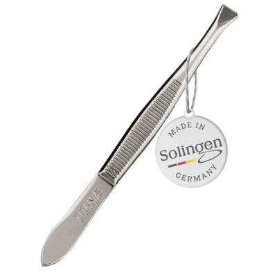 Abbildung von TITANIA Pinzette aus Solingen (8cm) Made in Germany Augenbrauen zum Zupfen Extra präzise Für Haarentfernung · Gerade, breite Spitze