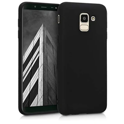 Abbildung von kwmobile Hülle kompatibel mit Samsung Galaxy J6 weiches TPU Silikon Case Cover geeignet für kabelloses Laden Schwarz matt