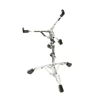 Abbildung von Fame SDS7000 Snare Ständer, Doppelstrebig, Verchromt, Stufenlos Einstellbare Korbgröße, Faltbares Design, Griffige Einstellschraube, Massive Hartgummi Standfüße, Neigungswinkel Einstellbar, Gummierte