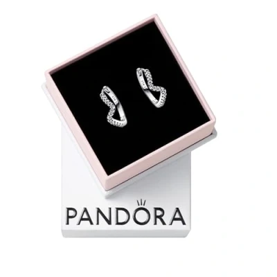 Abbildung von PANDORA Funkelnde Welle Creolen aus Sterlingsilber mit Zirkonia in der Farbe Silber, Timeless Collection, 292545C01