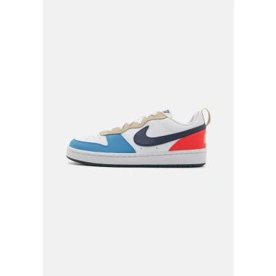 Abbildung von Nike Sportswear Court Borough Recraft Unisex Sneaker low für Kinder, Größe: 40, White/thunder blue/light crimson/blue beyond Schuhe