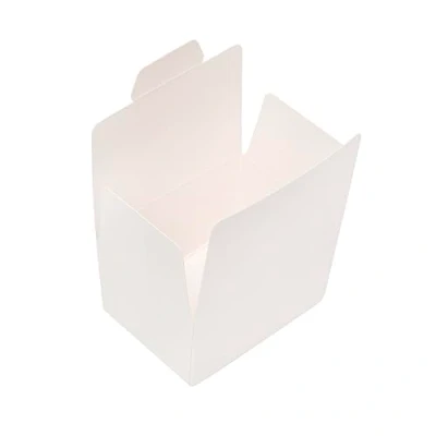 Abbildung von BrandNewCake® Bonbondoosje Weiß Glänzend 125 Gramm 25 Stück Hochwertige Geschenkverpackung für Süßigkeiten und Pralinen