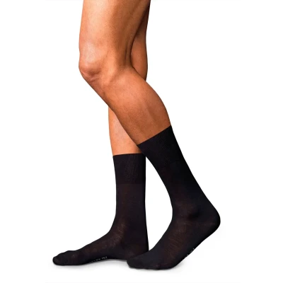 Abbildung von Falke NO. 6 Finest Merino &amp; SILK Luxury LINE Socken, Herren, Größe: 43/44, Black
