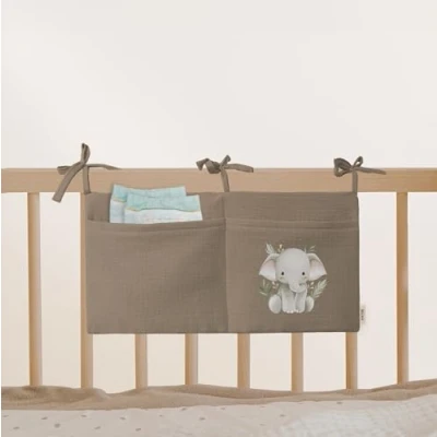 Abbildung von Babybett Aufbewahrungstasche aus 100% Baumwolle Musselin, für das Beistellbett, Babybett, Kinderbett. Ideal zum Verstauen von Windeln, Schnullern (Elephant Clay)