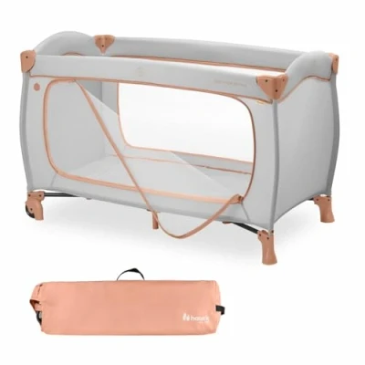 Abbildung von hauck Kinderreisebett Sleep N Play Go Plus mit Transporttasche und Großen Schlupf zum Spielen, Klein Zusammenklappbar, Baby Reisebett Kleinkind ab Geburt bis 15 kg (Dusty Cork)