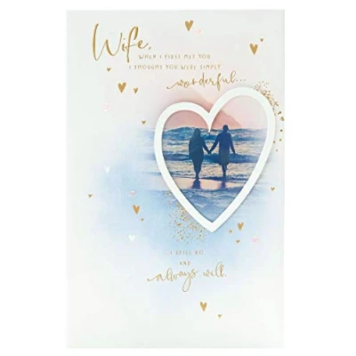 Abbildung von UK Greetings Valentinstagskarte für die Ehefrau mit Umschlag Bedeutungsvolles Design