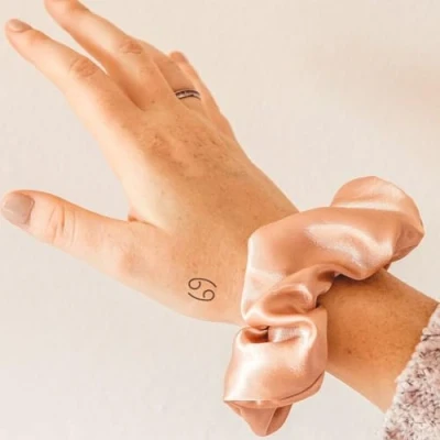 Abbildung von Inkster Tattoo Krebs vegane &amp; wasserfeste Temporäre Tattoos für Erwachsene EU Kosmetikzertifizierte Farbe revolutionäres 2 Wochen Premium Klebetattoos&amp; Fake
