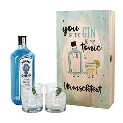 Abbildung von Herz &amp; Heim® Gin Geschenkset für Paare You are the to my Tonic mit 1 l Bombay Sapphire und 2 gravierten Gläsern in Holzverpackung Wunschnamen