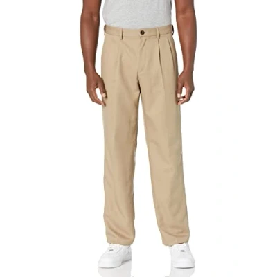 Abbildung von Amazon Essentials Herren Anzughose mit Falte und Erweiterbarem Bund, Klassisch Geschnitten, Khakibraun, 35W / 34L