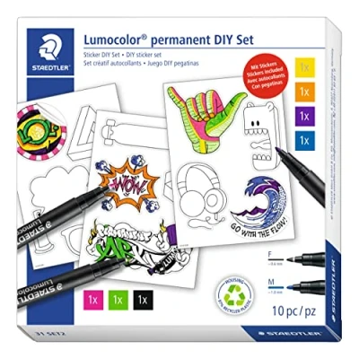Abbildung von STAEDTLER Sticker DIY Set Lumocolor, höchste Farbbrillanz, wisch und wasserfest auf fast allen Flächen, aus 7 Lumocolor permanent Marker drei Stickerbögen zum Bemalen, 31 SET2