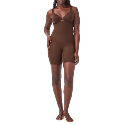 Abbildung von SPANX Shapewear für Damen Tummy Control High Waisted Power Short (Regular und Übergröße), Chestnut Brown, 1X