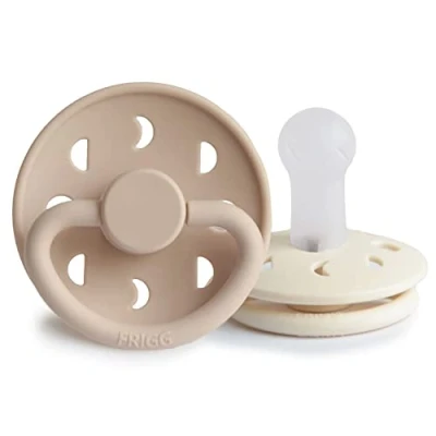 Abbildung von FRIGG Mondphase Silikon Schnuller 2 Packung Symmetrischer Sauger in Kirschform BPA frei Hergestellt Dänemark (Cream/Croissant, Größe (6 18 Monate))