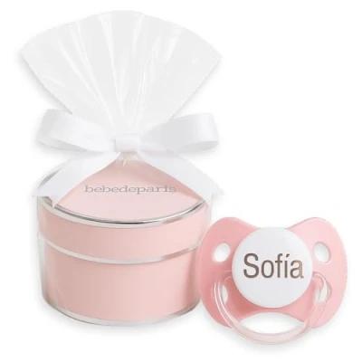 Abbildung von BebeDeParis Personalisierte Schnuller mit Babynamen, BPA freier, 0 6 Monate, Schutzkappe, Rosa. Wertvolles personalisiertes Geschenk zur Geburt. Präsentiert in einer sehr eleganten Schachtel.