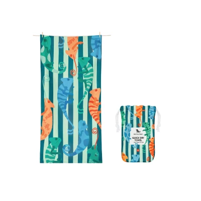 Abbildung von Dock &amp; Bay Strandhandtuch Schnell trocknende Mikrofaser, ohne Sand Kompakt, Leicht 100% recycelt Inklusive Beutel Karma Chameleon, Medium (130x70cm, 51x28)