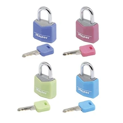 Abbildung von MASTER LOCK 20 mm breites Vorhngeschloss mit massivem Aluminiumgehuse und Abdeckung, verschiedene Farben 4er Pack, Luggage key lock, Jede Marke, Aluminium, Blau, Grün, Pink, Violett, Stahl, Rucksack, Seesack, Laptop Tasche, Gepäck, Sporttasche
