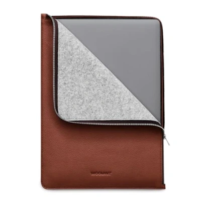 Abbildung von WOOLNUT lederhülle für MacBook Pro 16 Laden in der Hülle Vollnarbenleder, Innenseite aus Wollfilz perfekte Passform skandinavisches Design, kompatibel mit Apple Zoll Braun