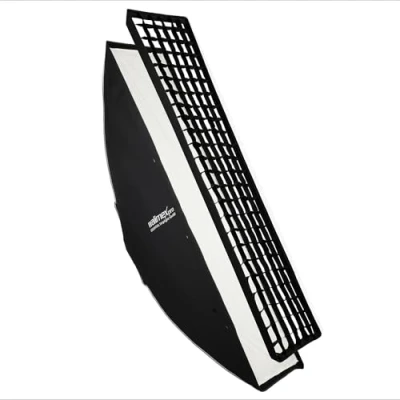 Abbildung von Walimex pro Essential Striplight Softbox 40x180cm, um 360 drehbar, einfacher Aufbau, inkl. Grid, Bowens Adapter und Transporttasche, ideal für Produkt Peoplefotografie