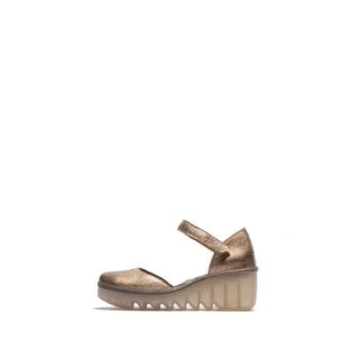 Abbildung von Fly London Damen BISO305FLY Sandal, Sahara, 40 EU