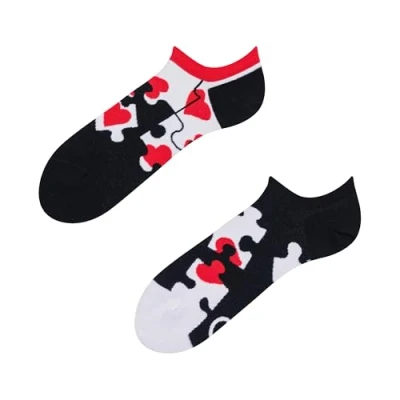 Abbildung von Dedoles Socken Unisex Damen Herren &amp; Kinder Baumwolle viele lustige Designs Fussball Fahrrad Pferde Geschenk links rechts verschieden, Farbe: Schwarz, Motiv: Herz Puzzle (Sneakersocken), Gr. 35 38